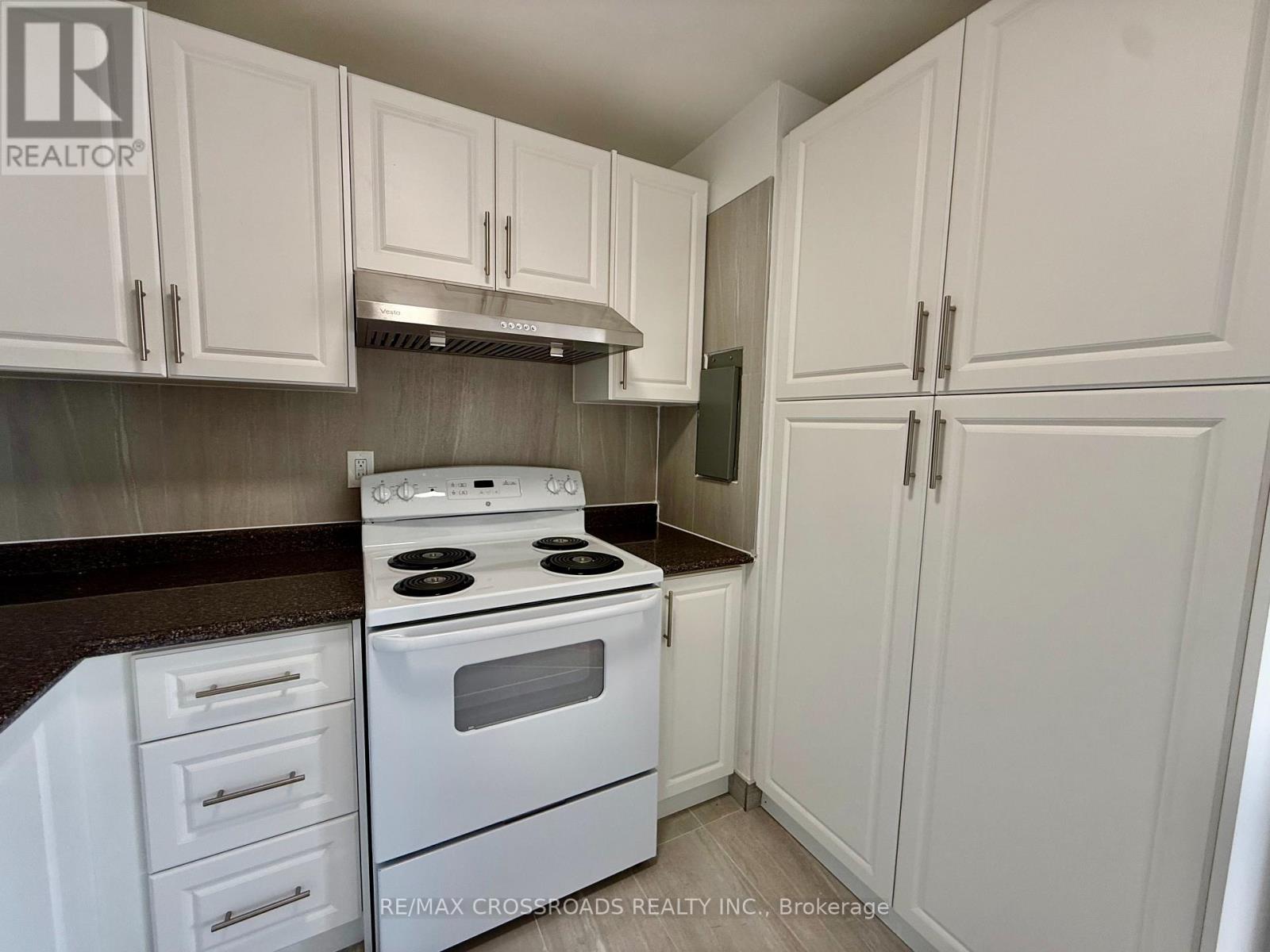 Photo 10 of 801 363 Lakeshore Road E, Mississauga ON