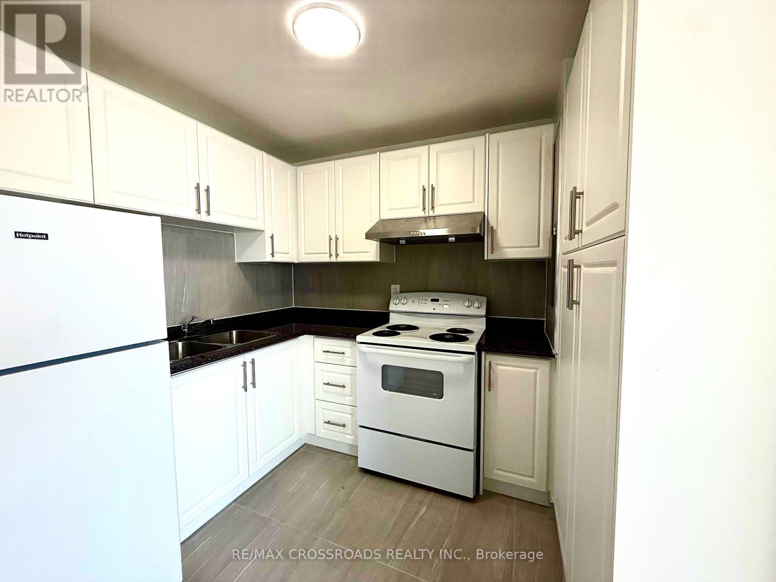 Photo 9 of 801 363 Lakeshore Road E, Mississauga ON