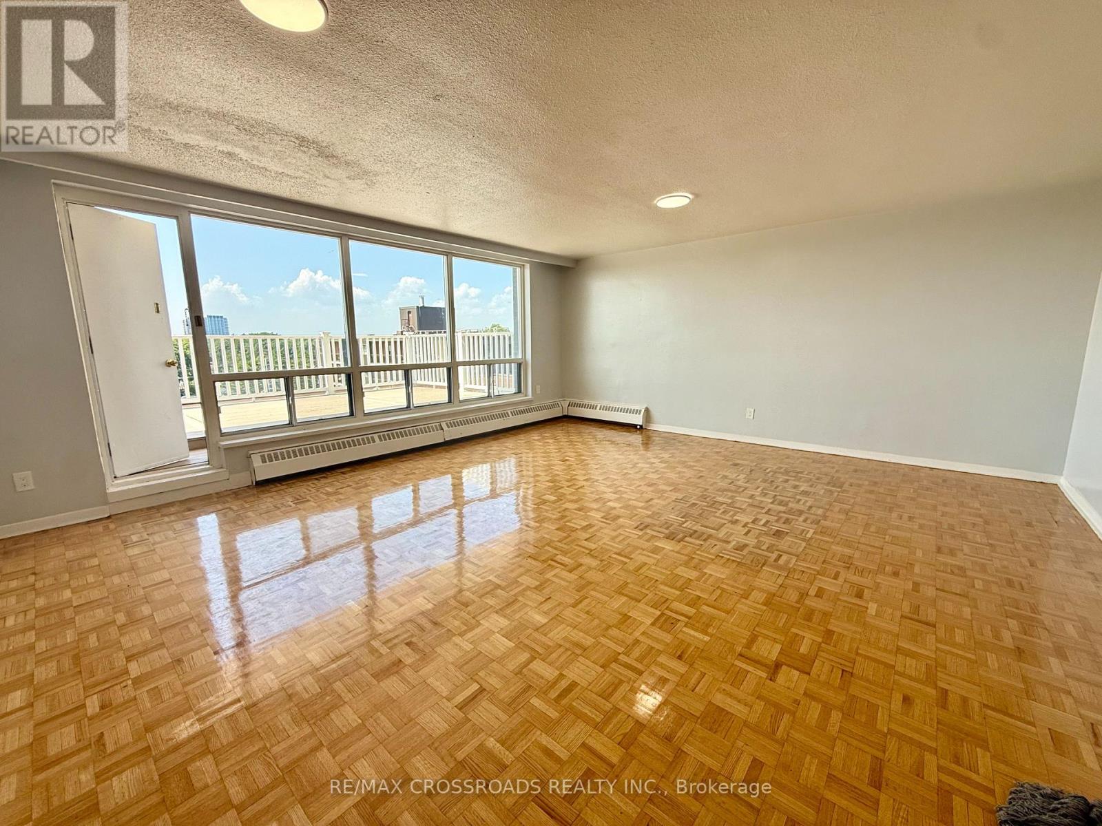 Photo 7 of 801 363 Lakeshore Road E, Mississauga ON