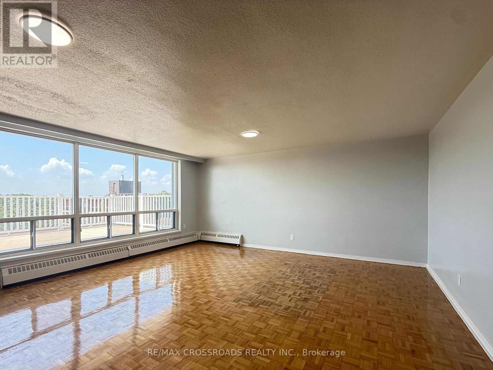 Photo 8 of 801 363 Lakeshore Road E, Mississauga ON