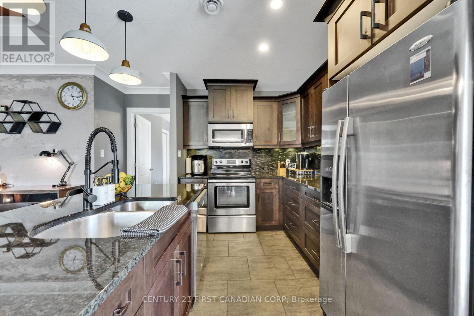 Photo 33 of 211 340 Sugarcreek Trail, London North ON