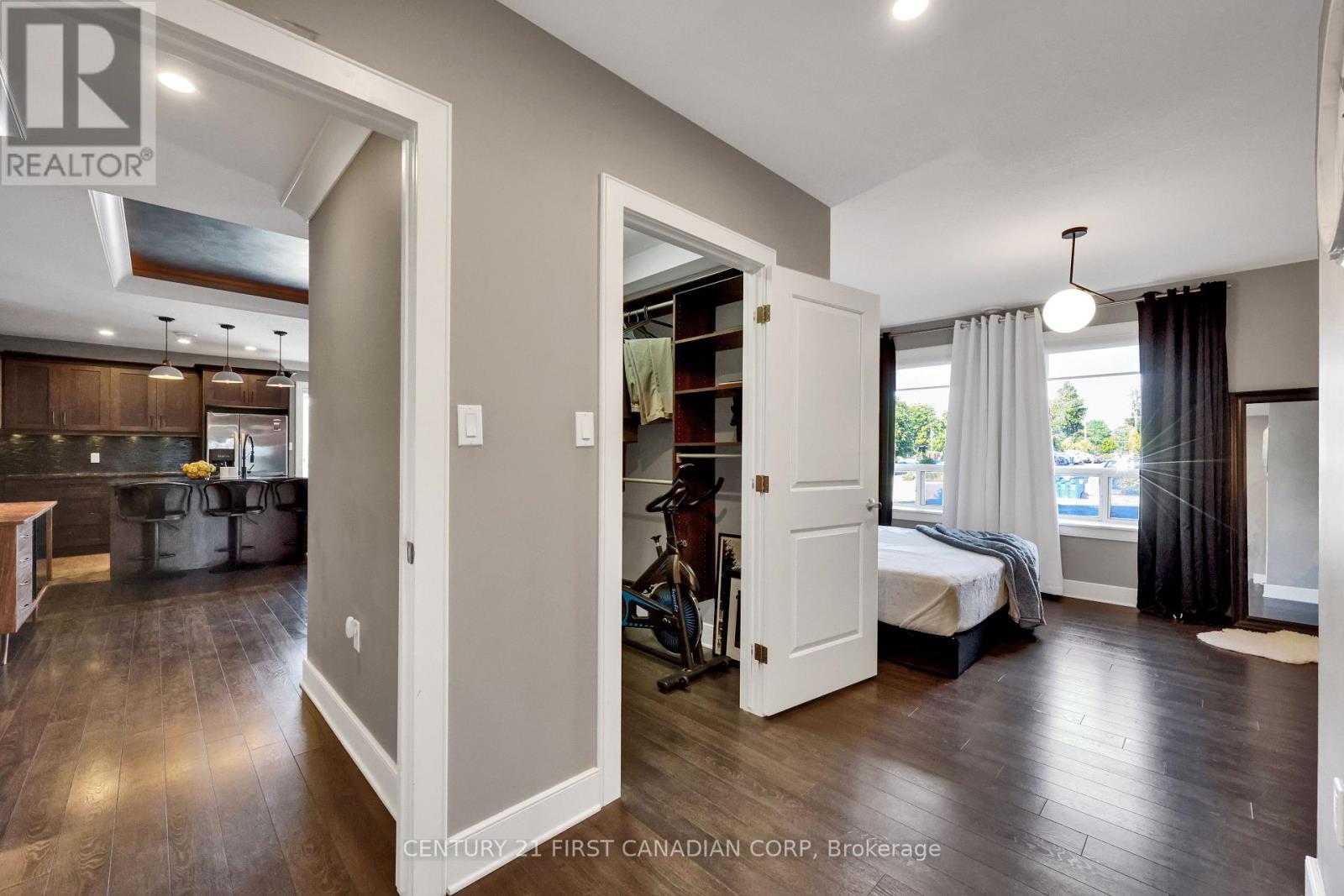 Photo 17 of 211 340 Sugarcreek Trail, London North ON