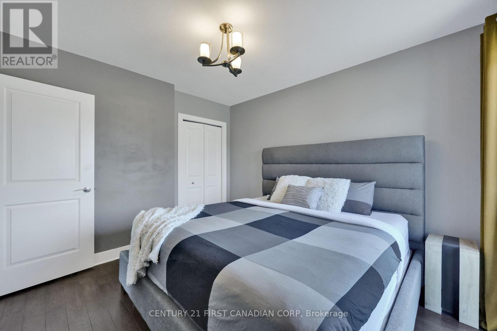 Photo 9 of 211 340 Sugarcreek Trail, London North ON
