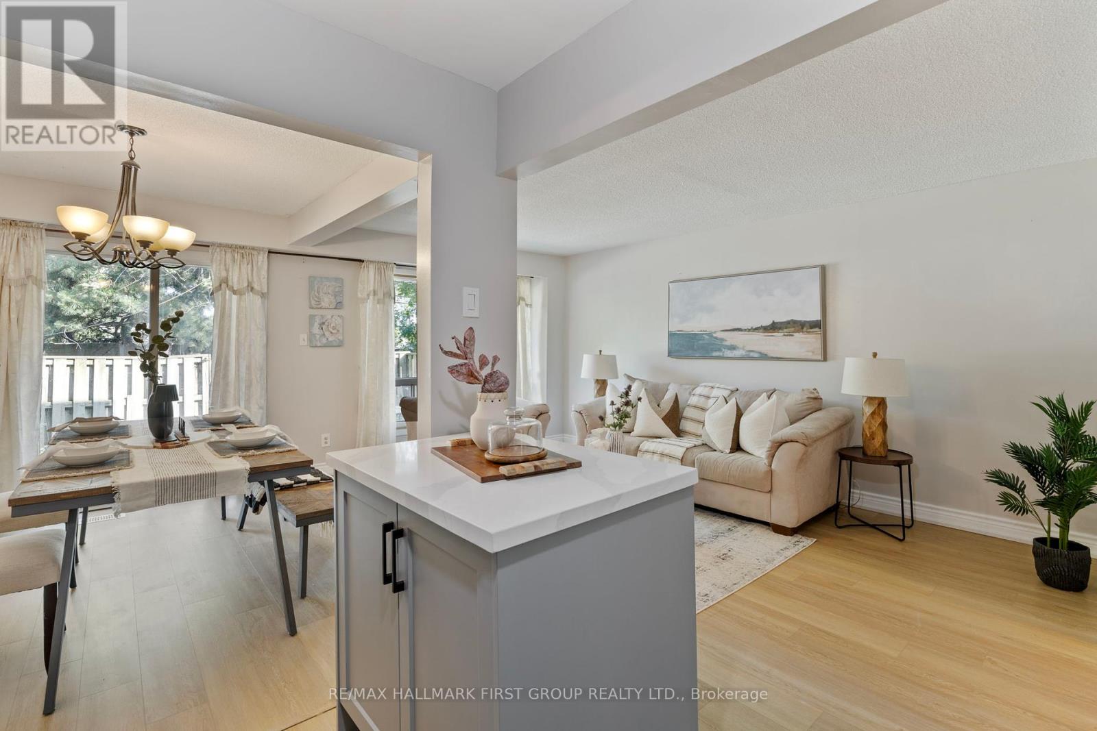 Photo 14 of 51 3025 Cedarglen Gate, Mississauga ON