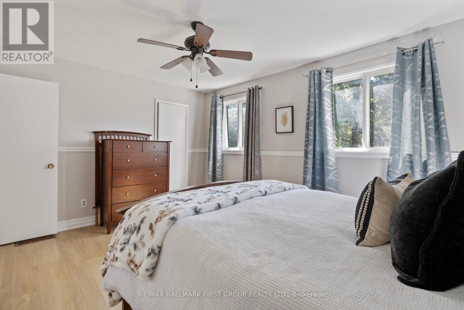 Photo 19 of 51 3025 Cedarglen Gate, Mississauga ON