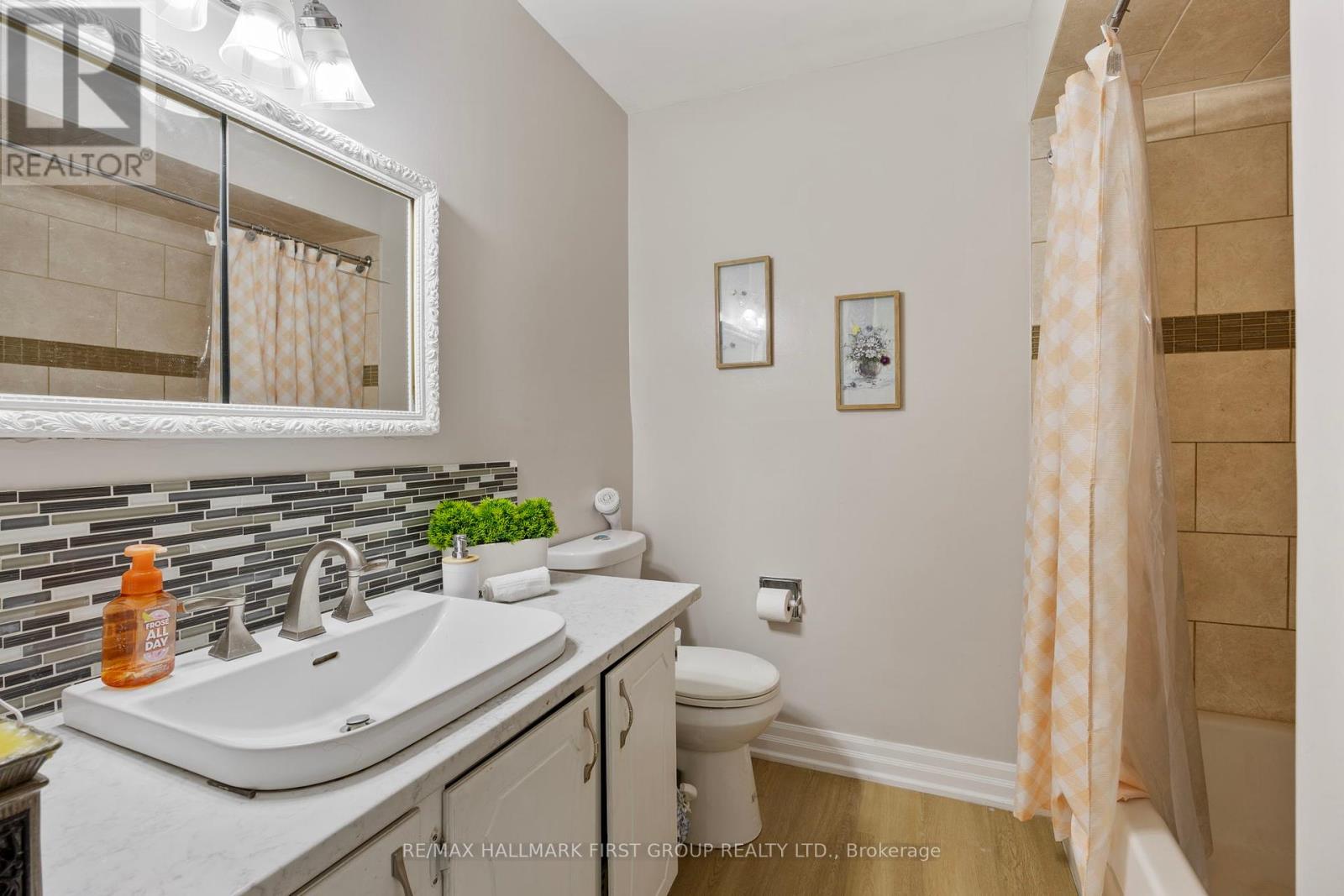 Photo 21 of 51 3025 Cedarglen Gate, Mississauga ON