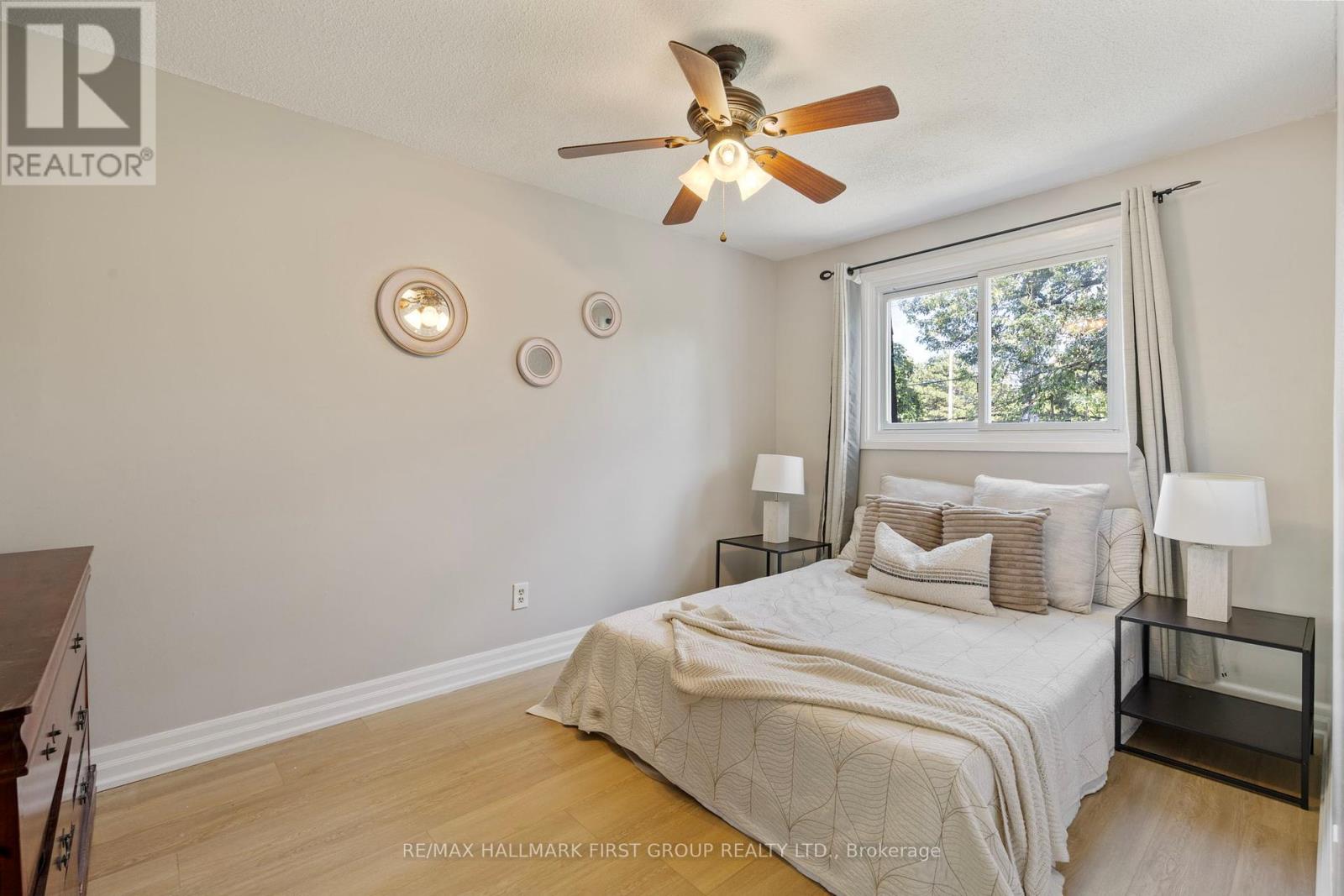Photo 23 of 51 3025 Cedarglen Gate, Mississauga ON