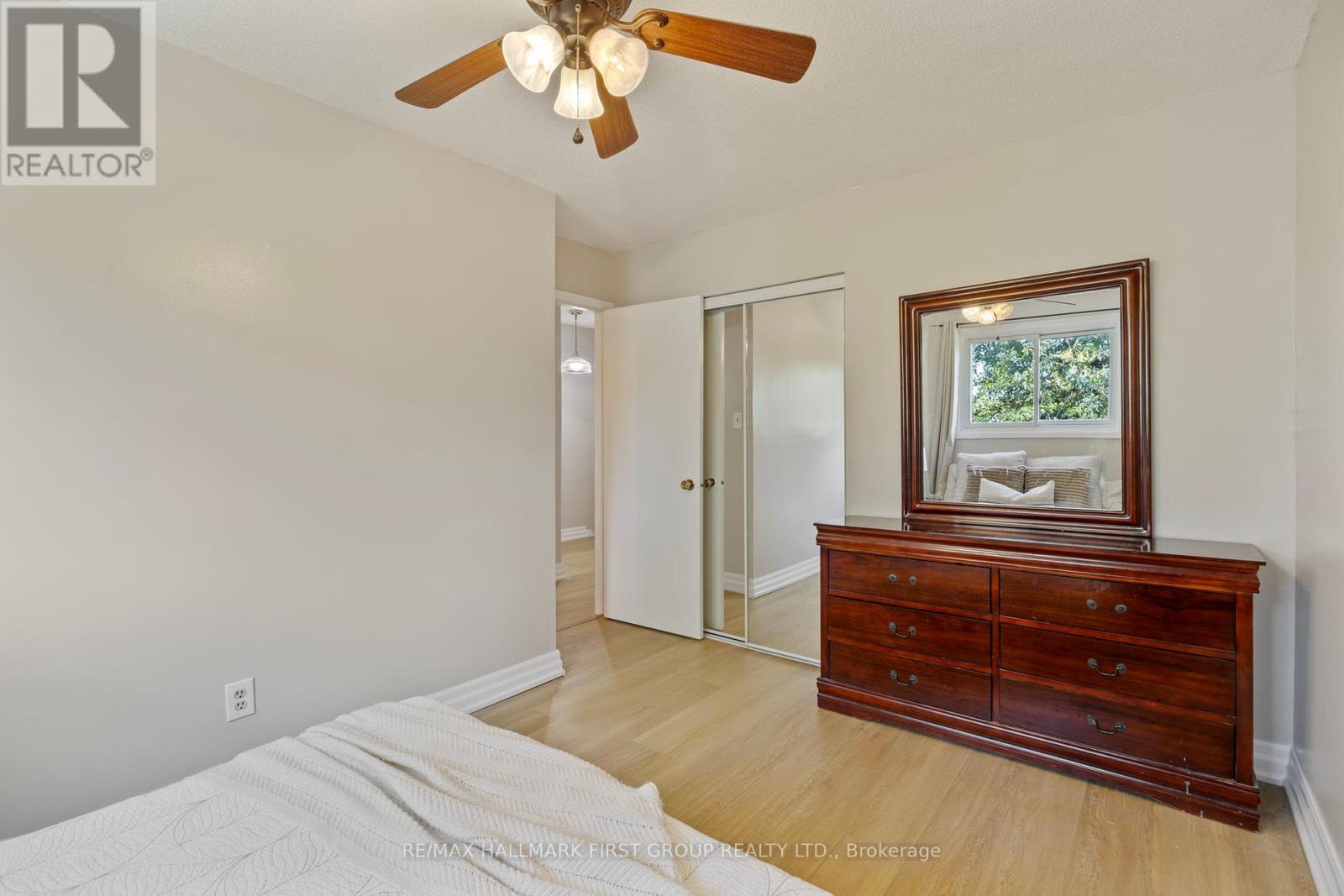 Photo 24 of 51 3025 Cedarglen Gate, Mississauga ON