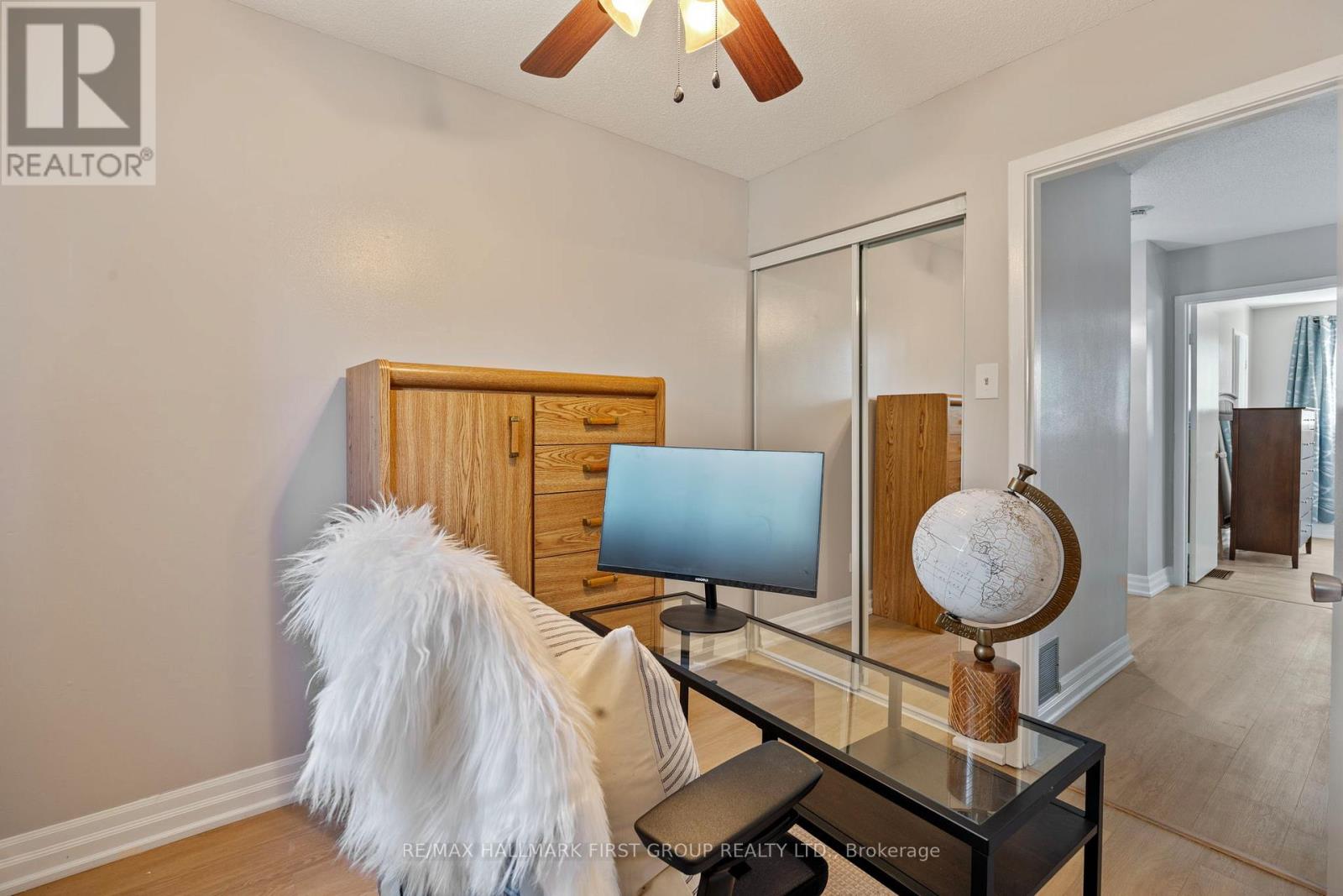 Photo 26 of 51 3025 Cedarglen Gate, Mississauga ON