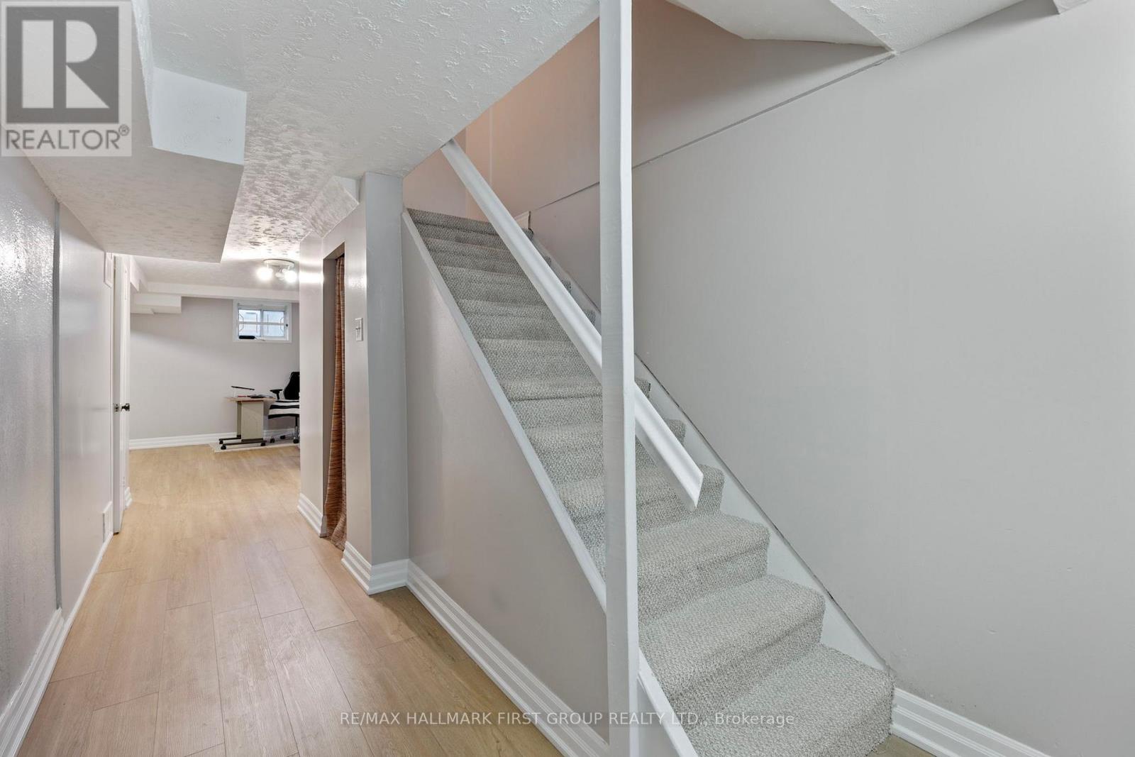 Photo 27 of 51 3025 Cedarglen Gate, Mississauga ON