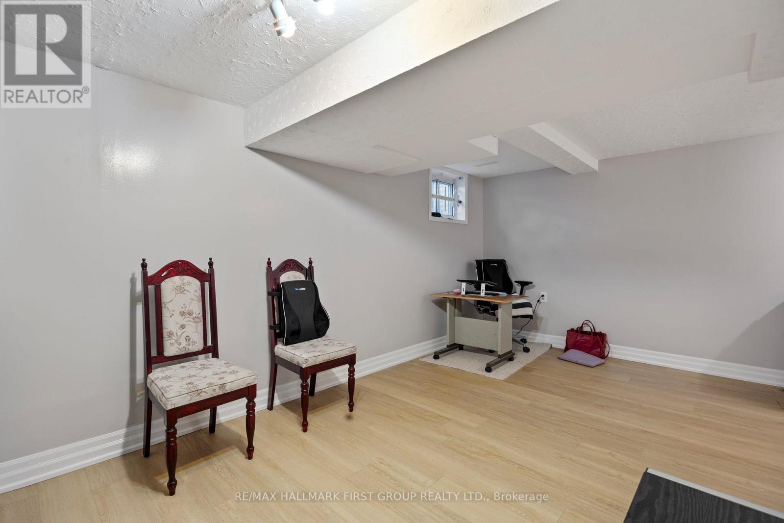 Photo 29 of 51 3025 Cedarglen Gate, Mississauga ON