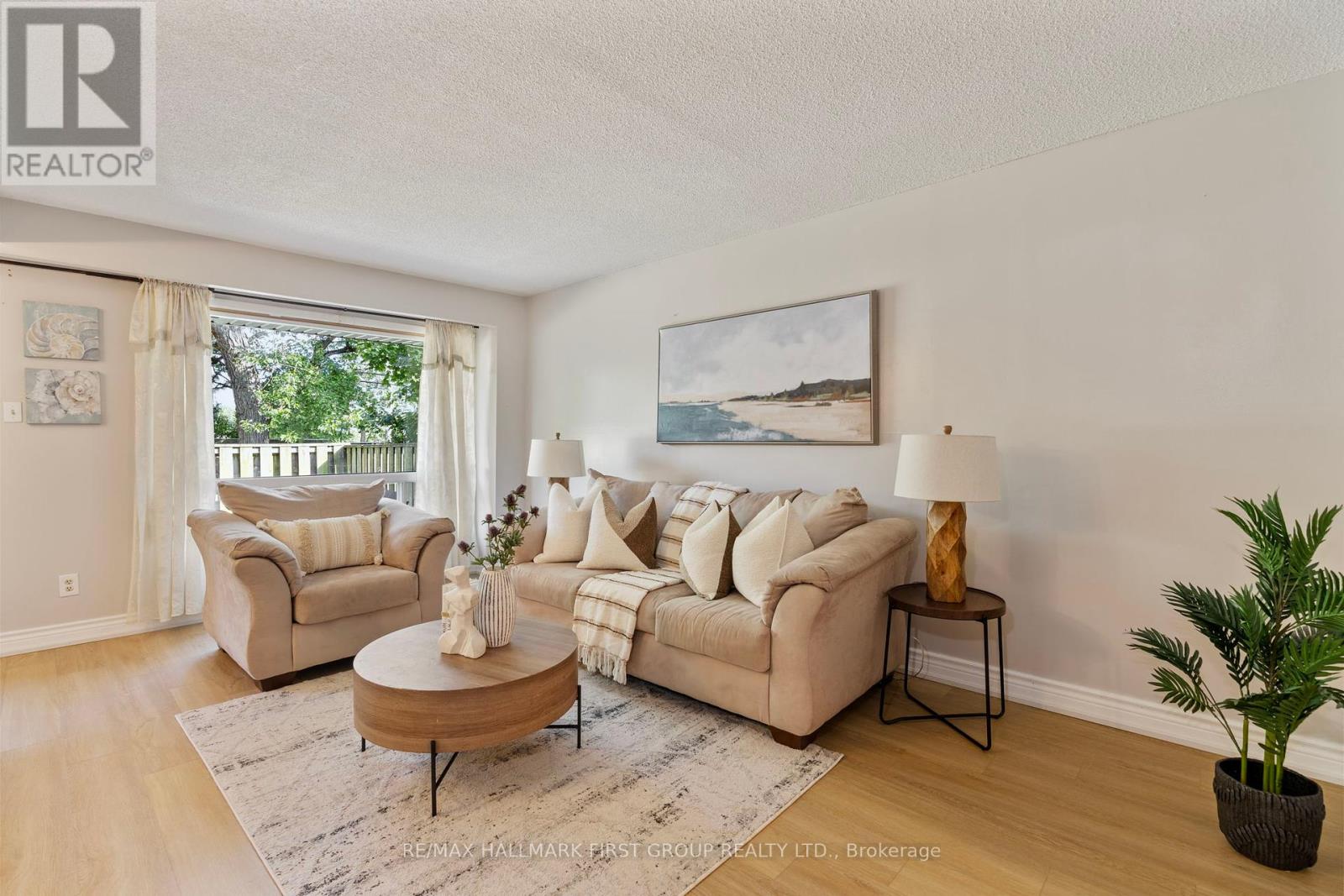 Photo 6 of 51 3025 Cedarglen Gate, Mississauga ON