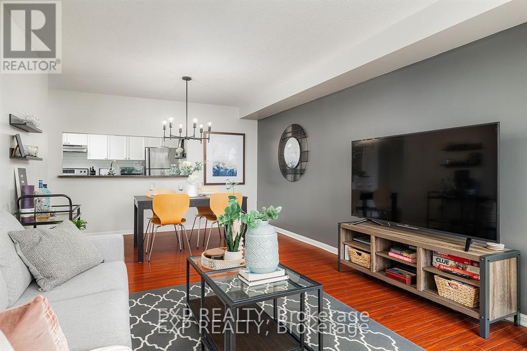 Photo 1 of 309 101 Subway Crescent, Toronto ON