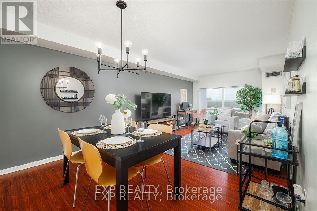 Photo 11 of 309 101 Subway Crescent, Toronto ON