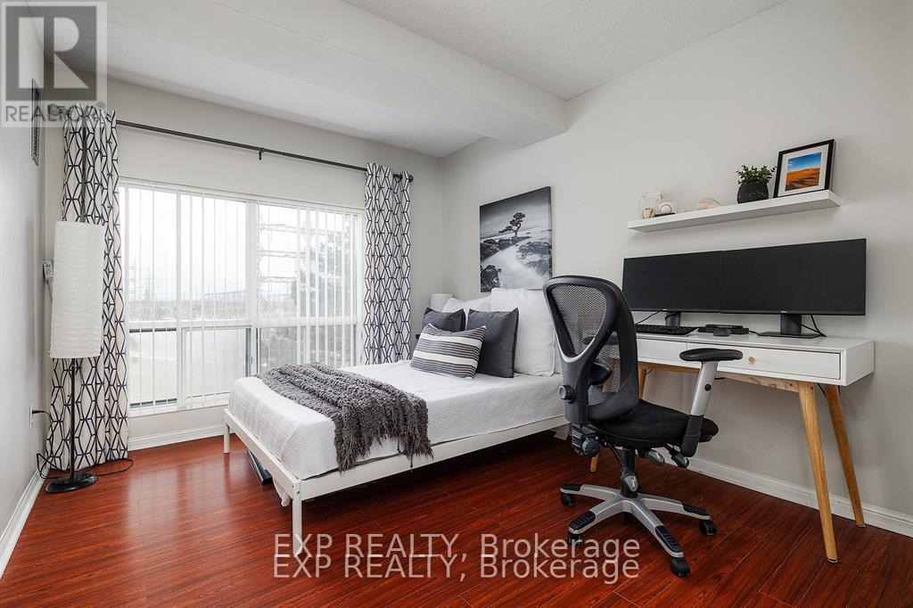Photo 3 of 309 101 Subway Crescent, Toronto ON