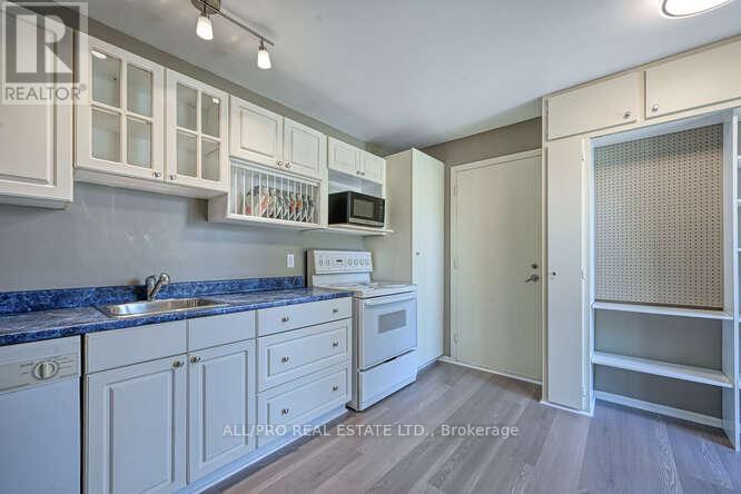 Photo 11 of 56 Jackson Court, Ottawa ON