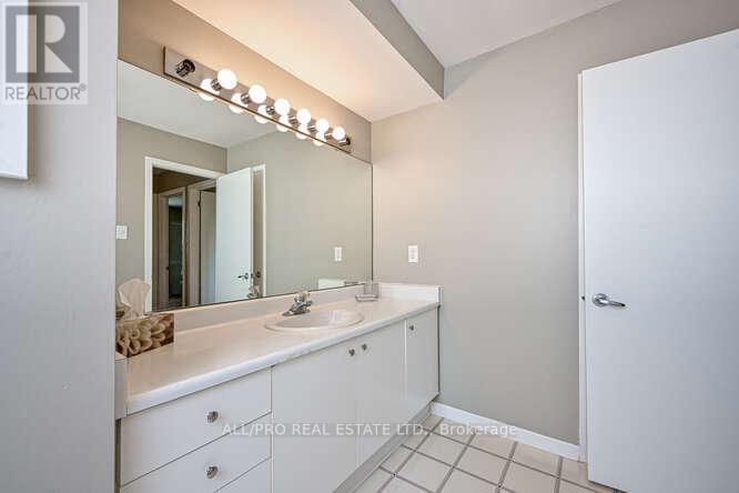 Photo 16 of 56 Jackson Court, Ottawa ON