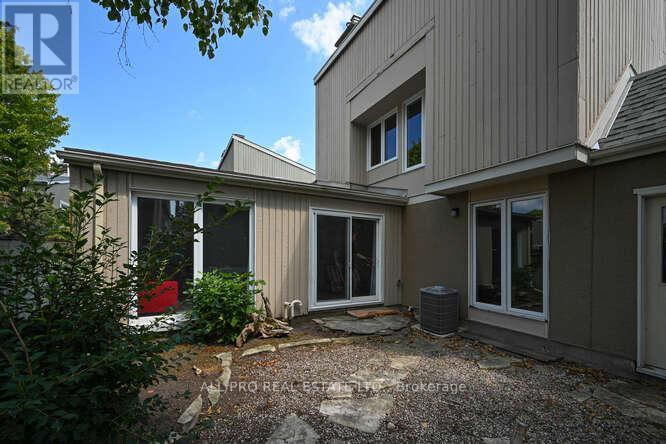 Photo 21 of 56 Jackson Court, Ottawa ON