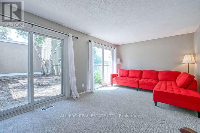 Photo 8 of 56 Jackson Court, Ottawa ON