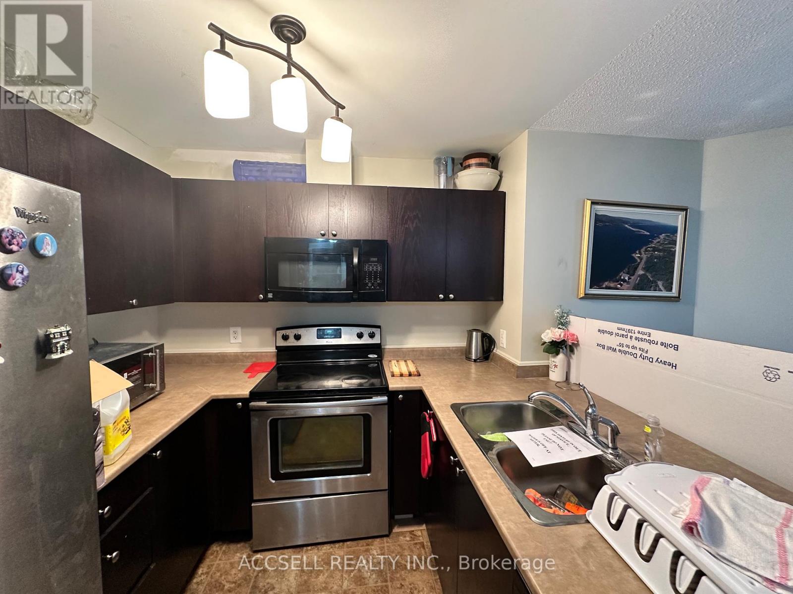 Photo 7 of 110 151 Potts Private, Ottawa ON