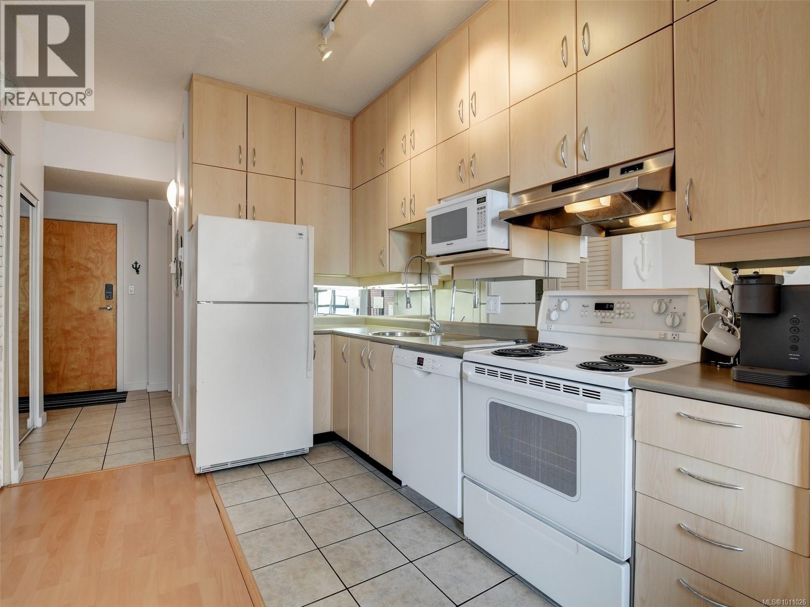 Photo 3 of 310 409 Swift St, Victoria BC