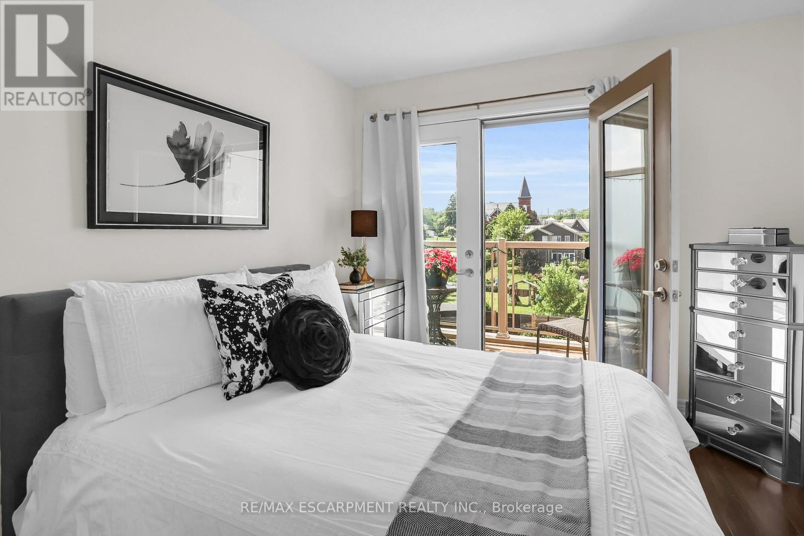 Photo 9 of 10 5016 Serena Drive, Lincoln ON