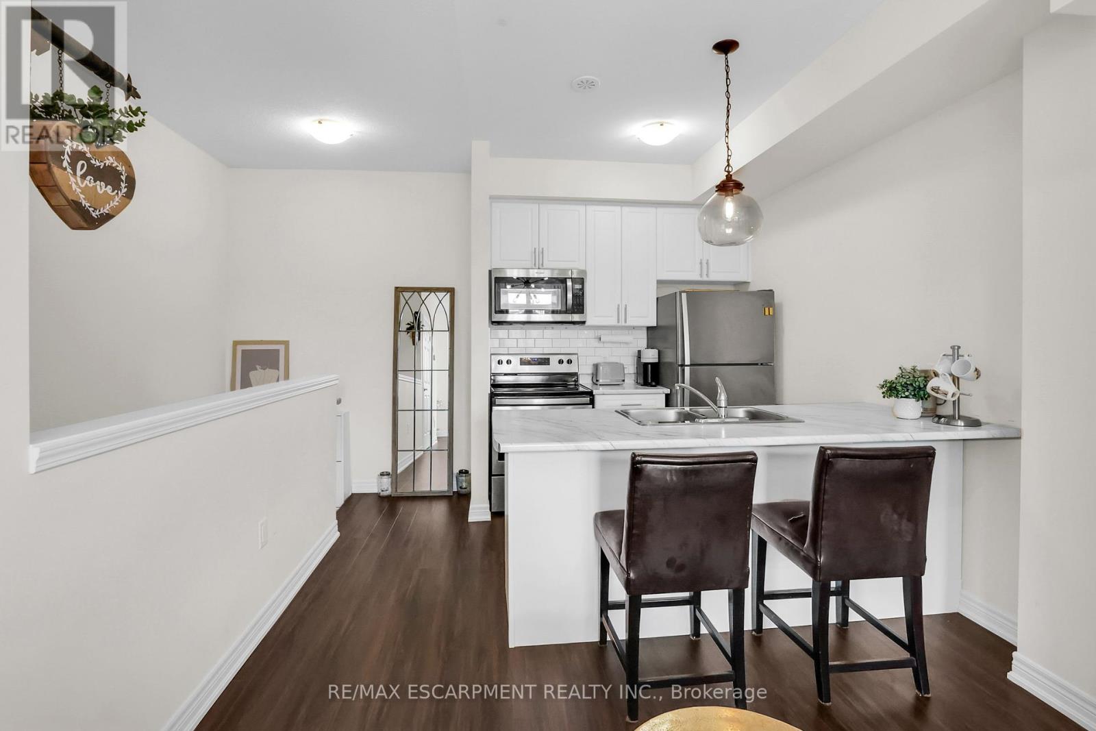Photo 3 of 10 5016 Serena Drive, Lincoln ON