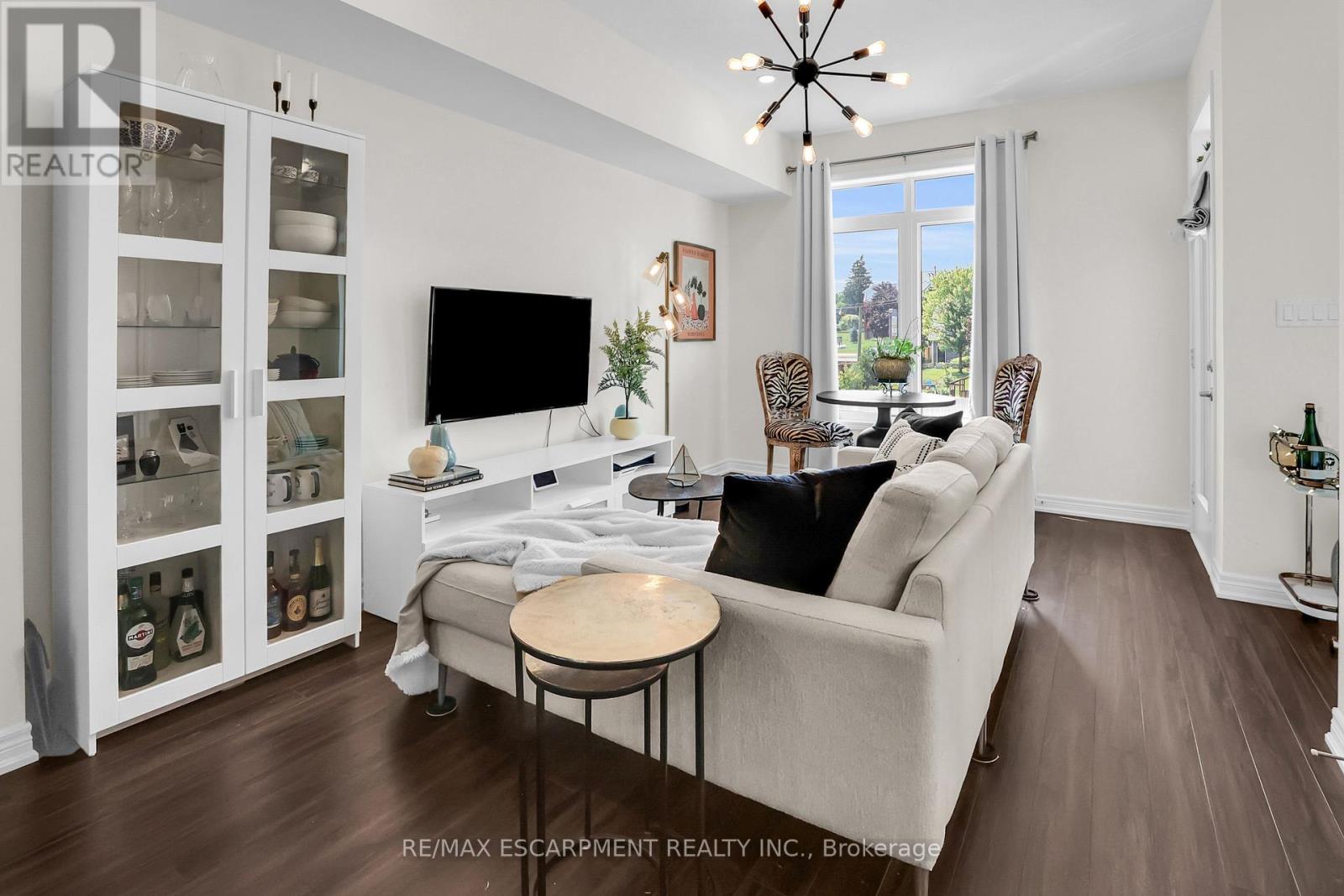 Photo 4 of 10 5016 Serena Drive, Lincoln ON