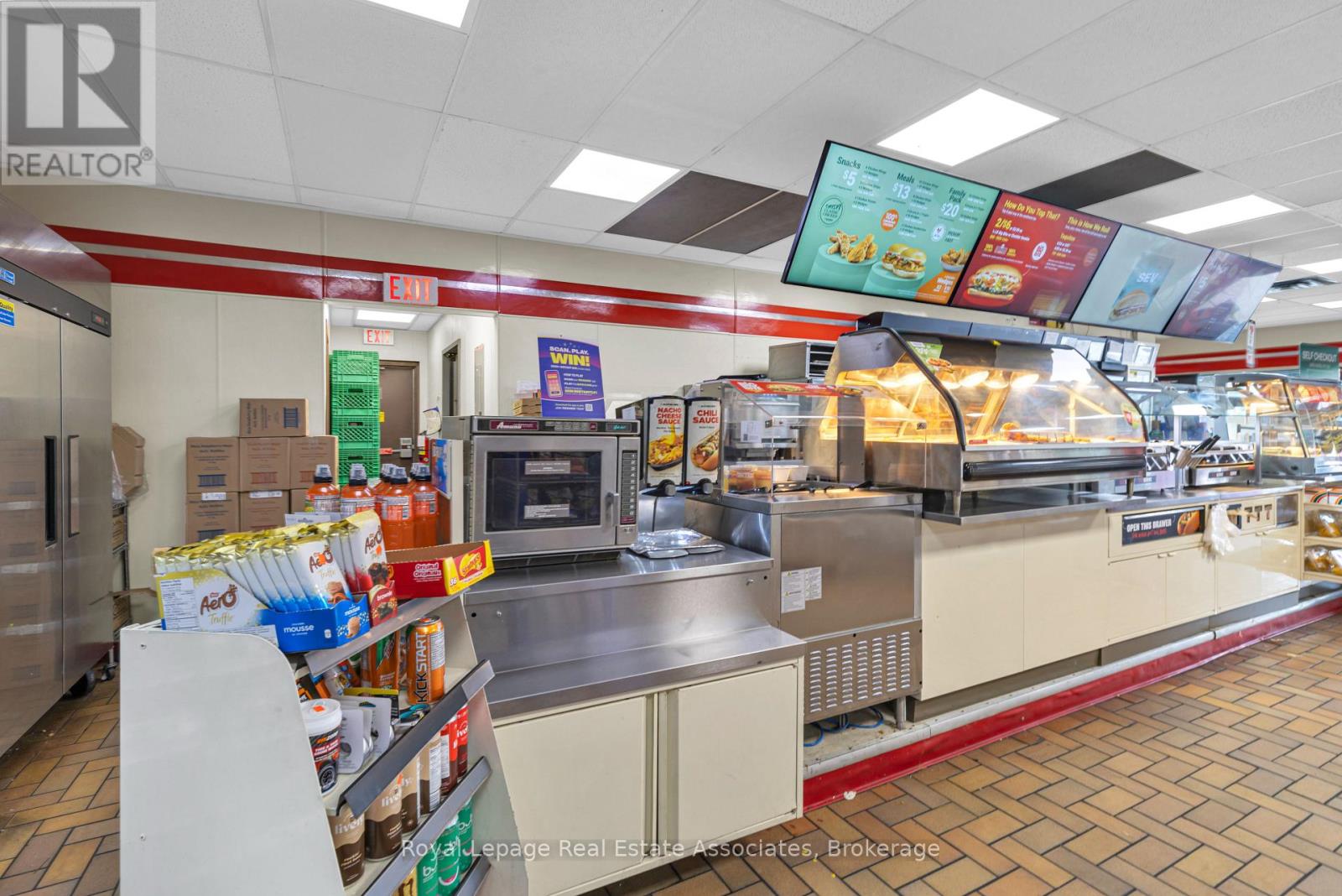 Photo 13 of 5124 Tecumseh Road E, Windsor ON