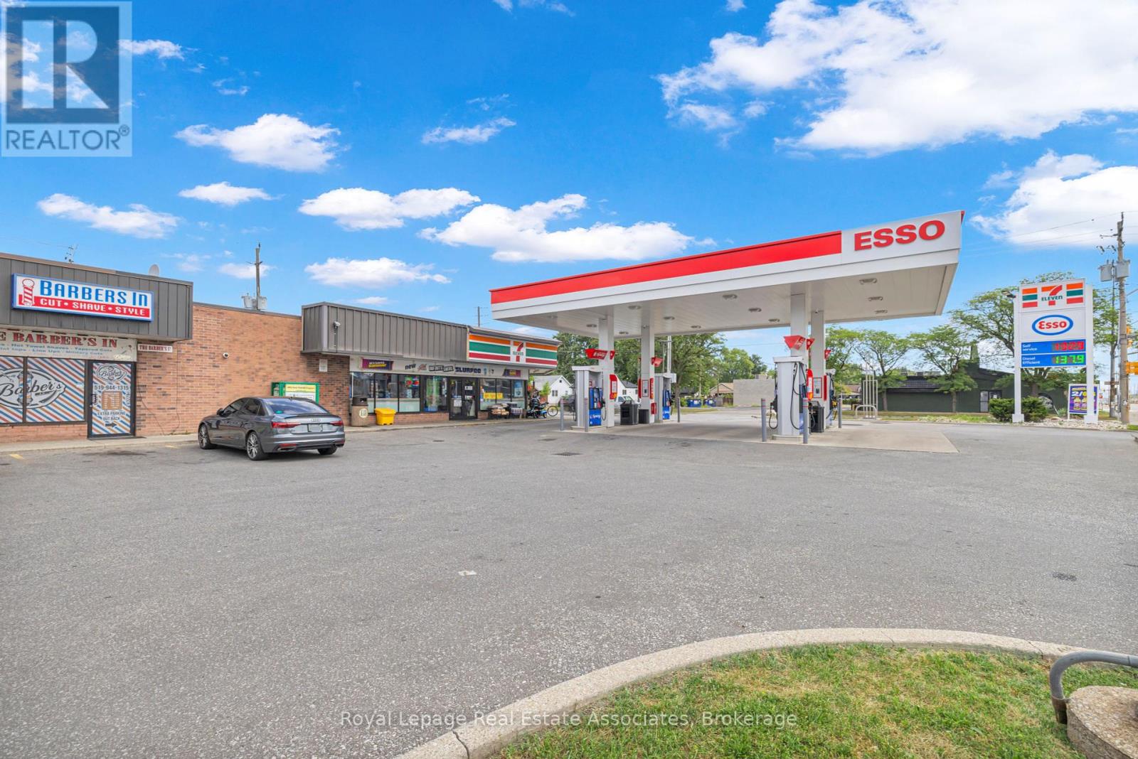 Photo 2 of 5124 Tecumseh Road E, Windsor ON