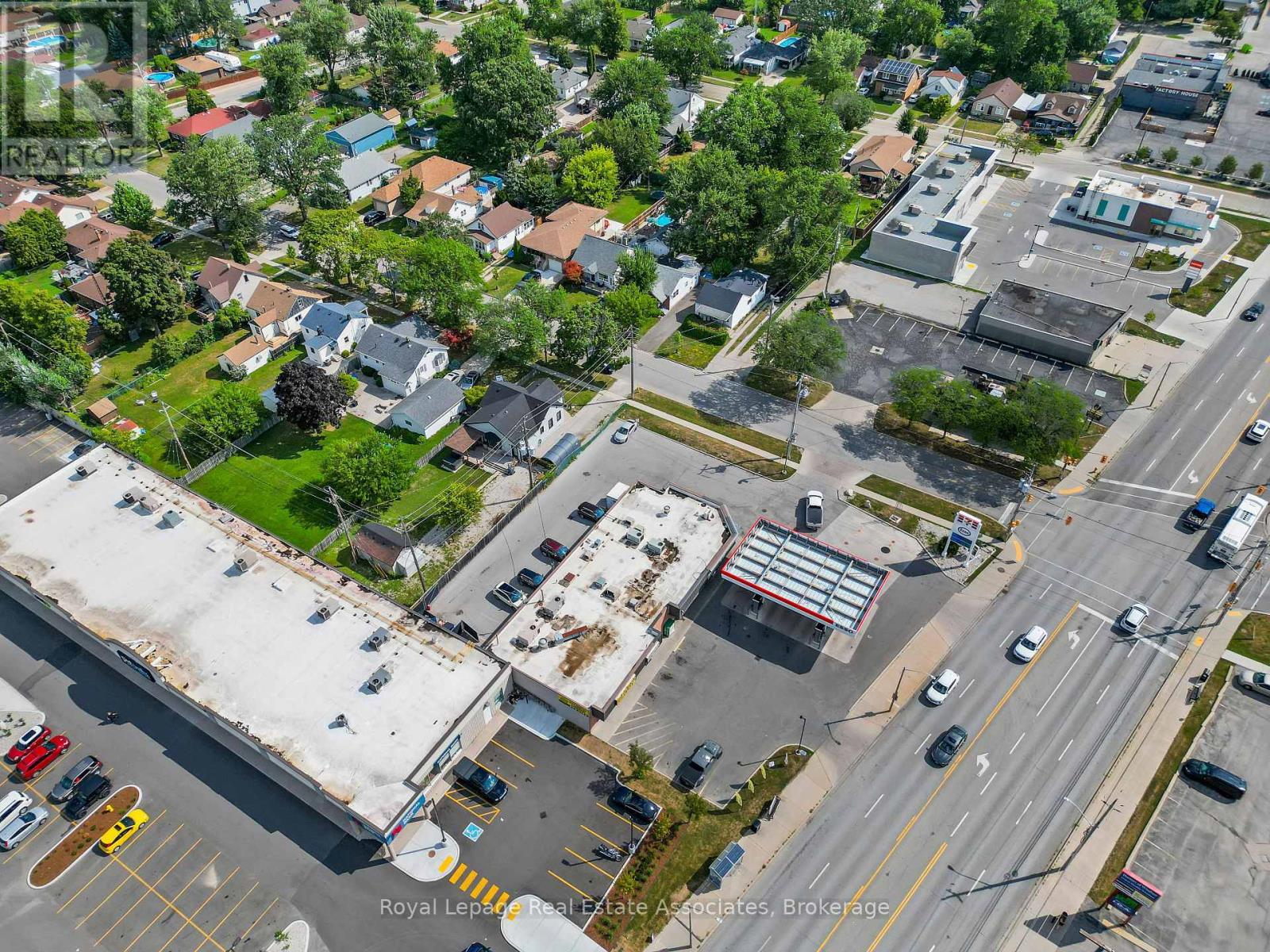 Photo 8 of 5124 Tecumseh Road E, Windsor ON