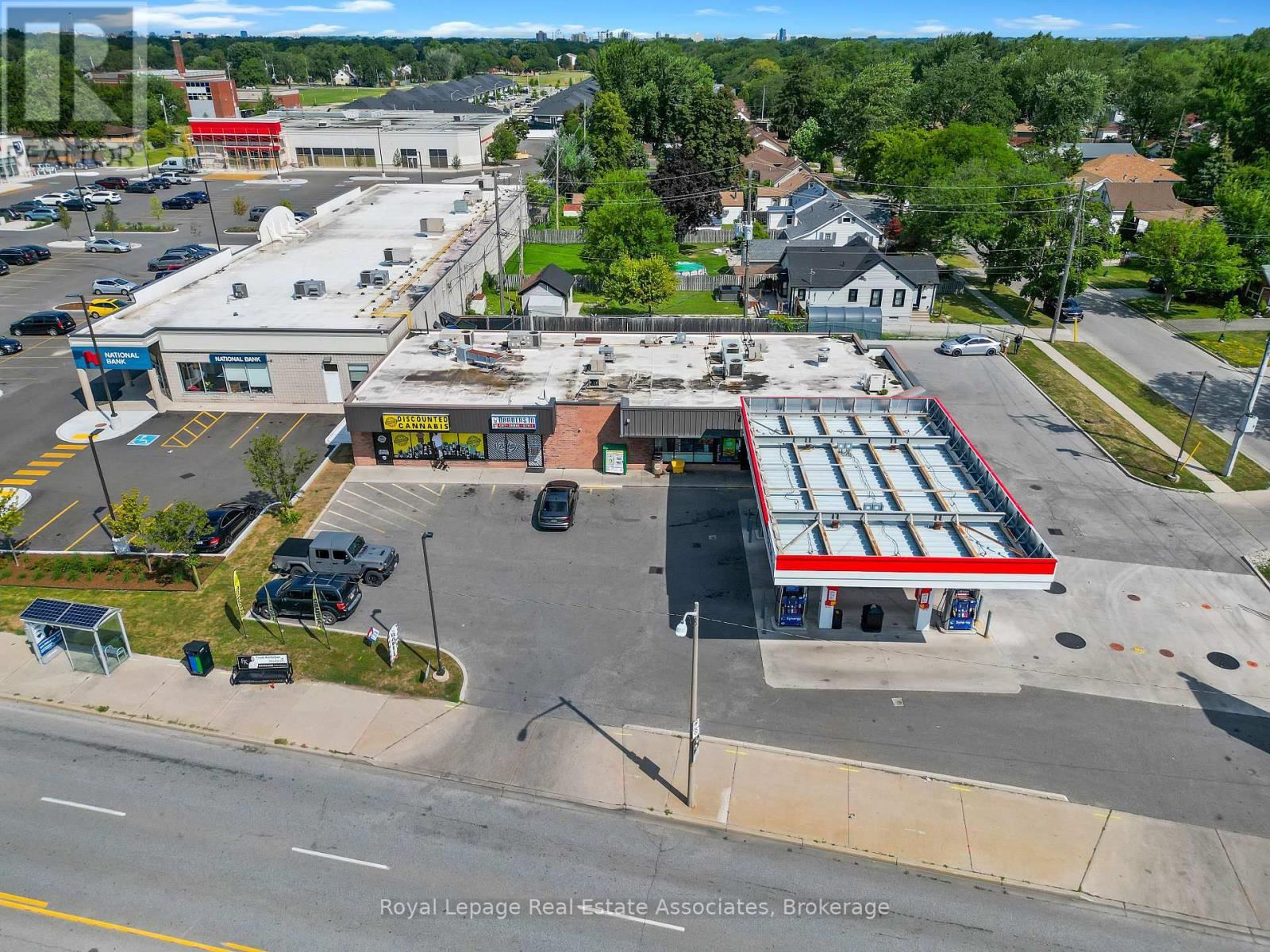 Photo 4 of 5124 Tecumseh Road E, Windsor ON