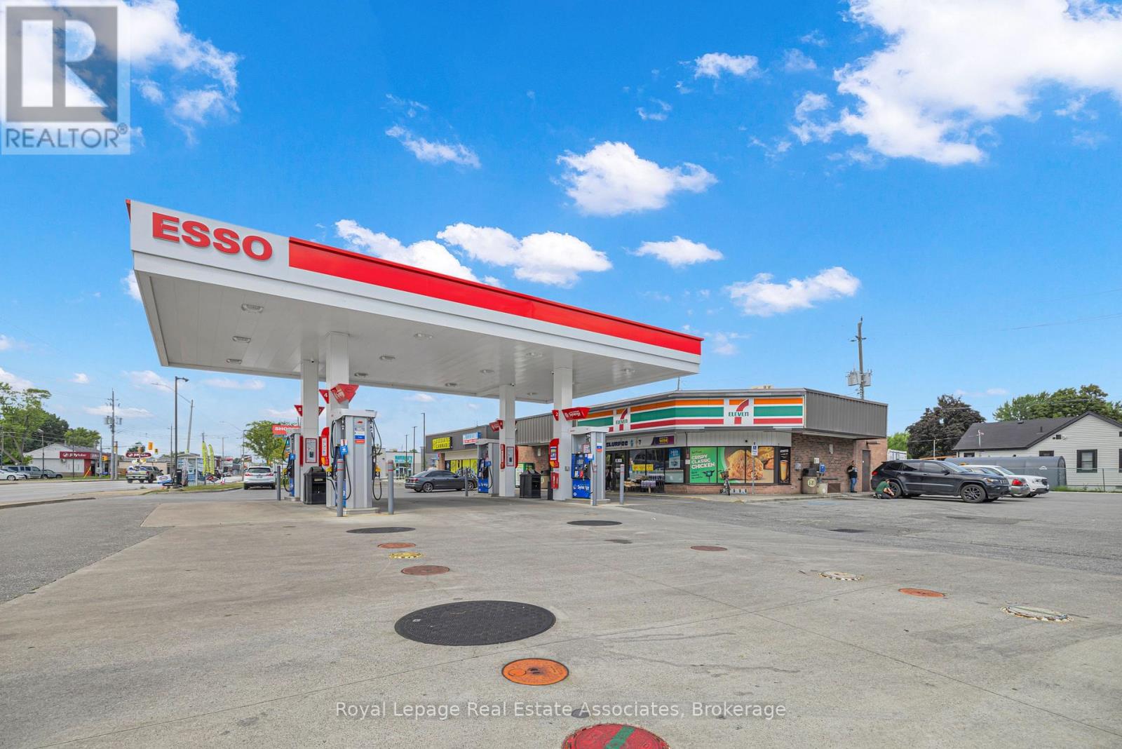 Photo 7 of 5124 Tecumseh Road E, Windsor ON