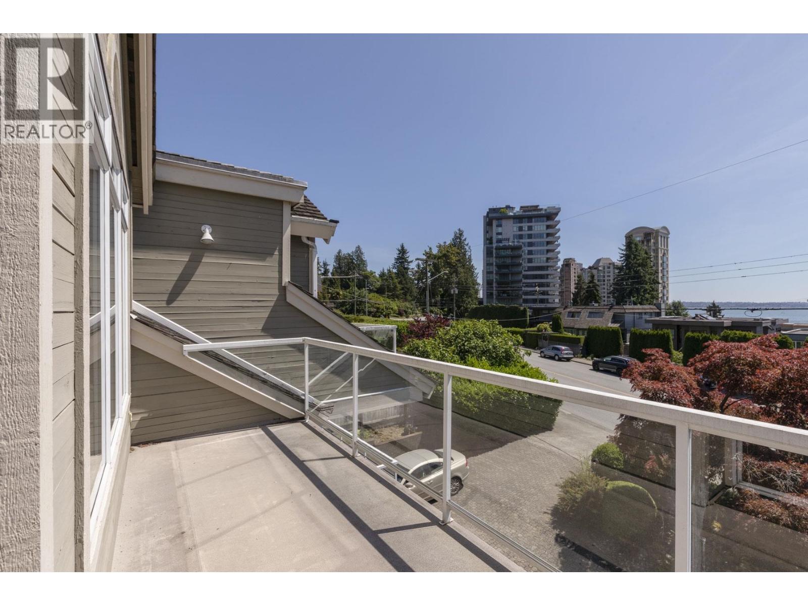 Photo 20 of 2319 Marine Drive, West Vancouver BC