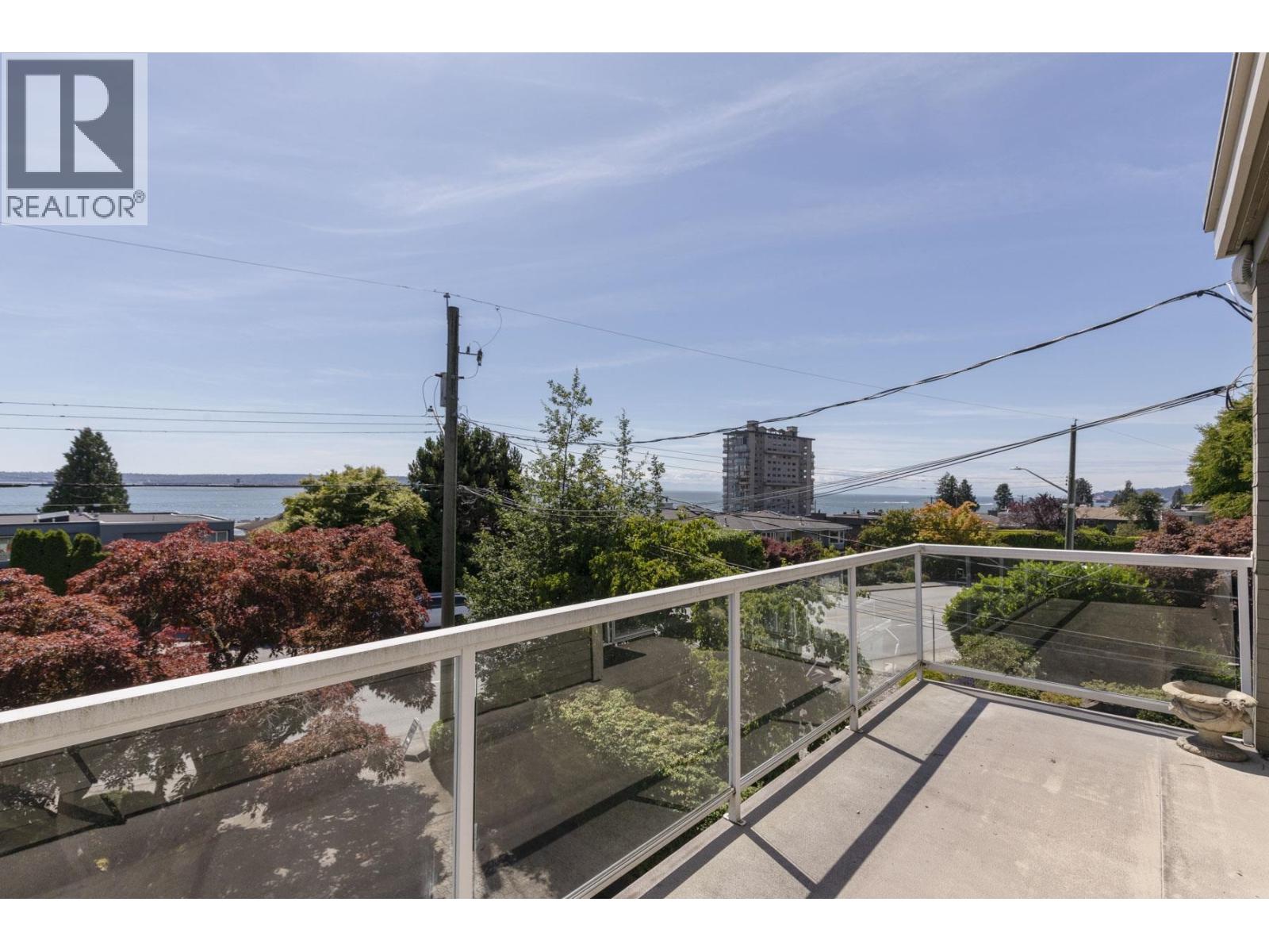 Photo 23 of 2319 Marine Drive, West Vancouver BC