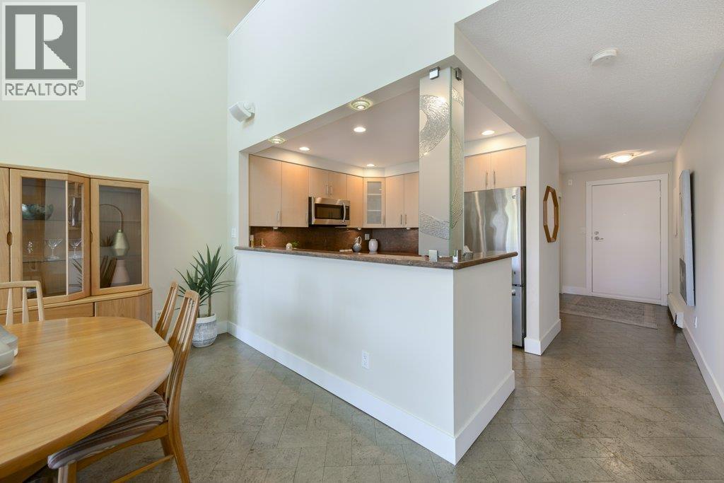 Photo 12 of 2304 33 Chesterfield Place, North Vancouver BC