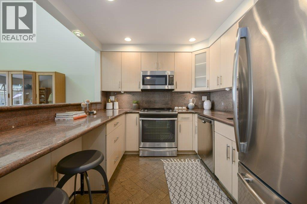 Photo 14 of 2304 33 Chesterfield Place, North Vancouver BC