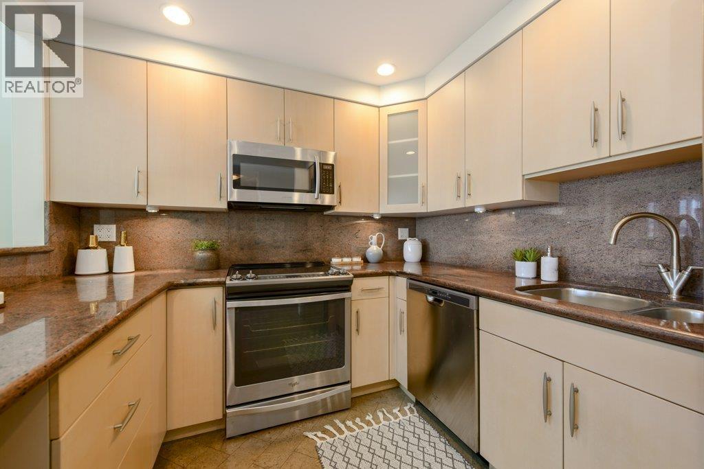 Photo 16 of 2304 33 Chesterfield Place, North Vancouver BC