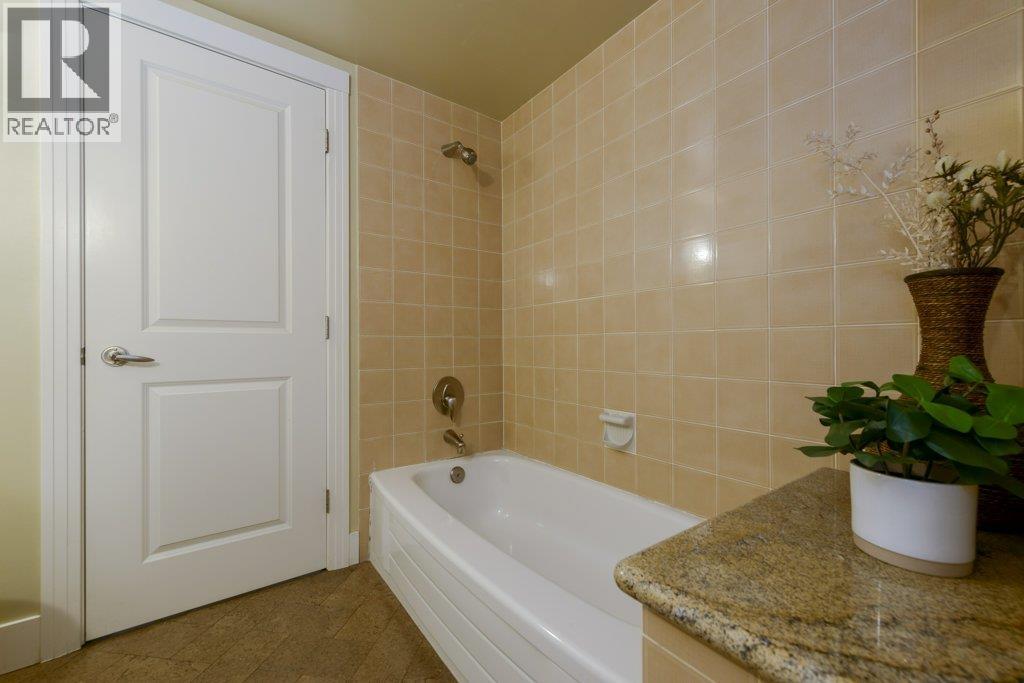 Photo 21 of 2304 33 Chesterfield Place, North Vancouver BC