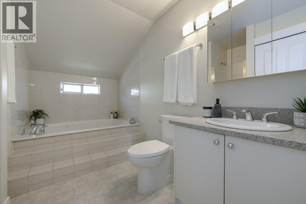 Photo 27 of 2304 33 Chesterfield Place, North Vancouver BC