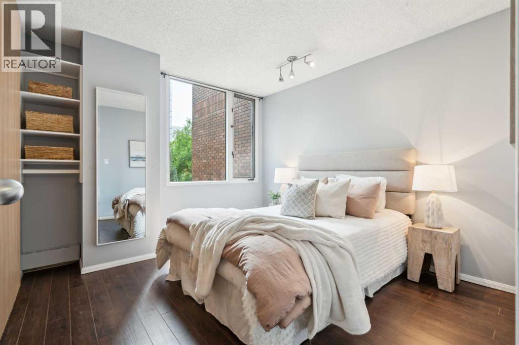 Single Family House for Sale in B  Eau Claire Avenue SW Eau Claire Calgary 