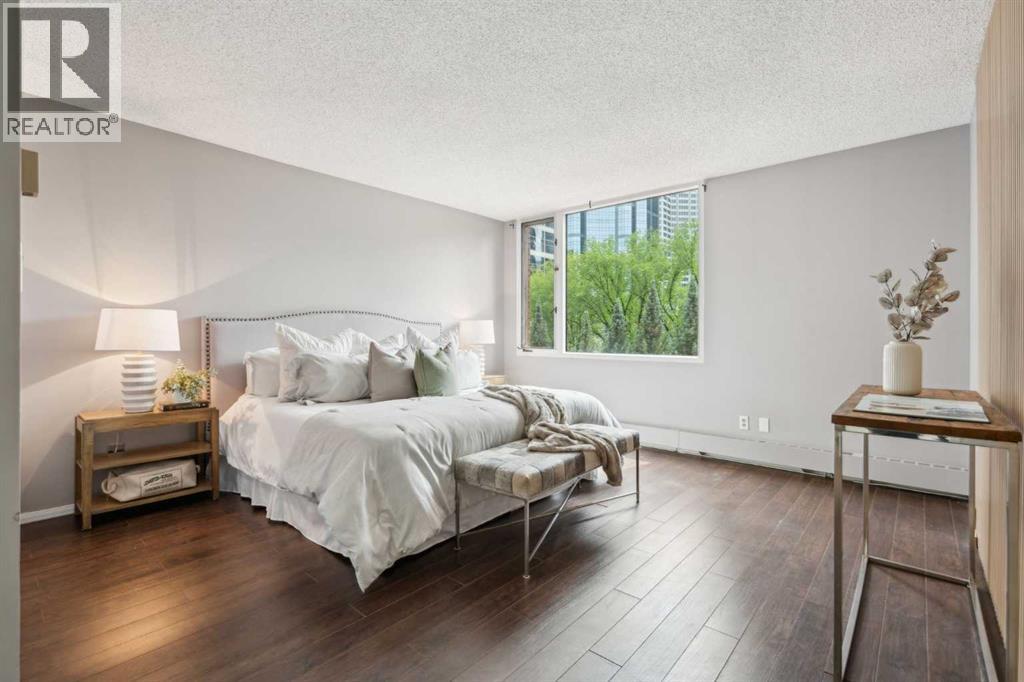 Single Family House for Sale in B  Eau Claire Avenue SW Eau Claire Calgary 