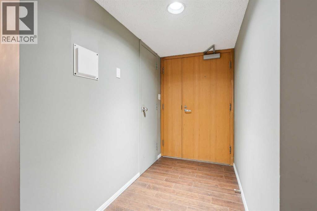 Single Family House for Sale in B  Eau Claire Avenue SW Eau Claire Calgary 