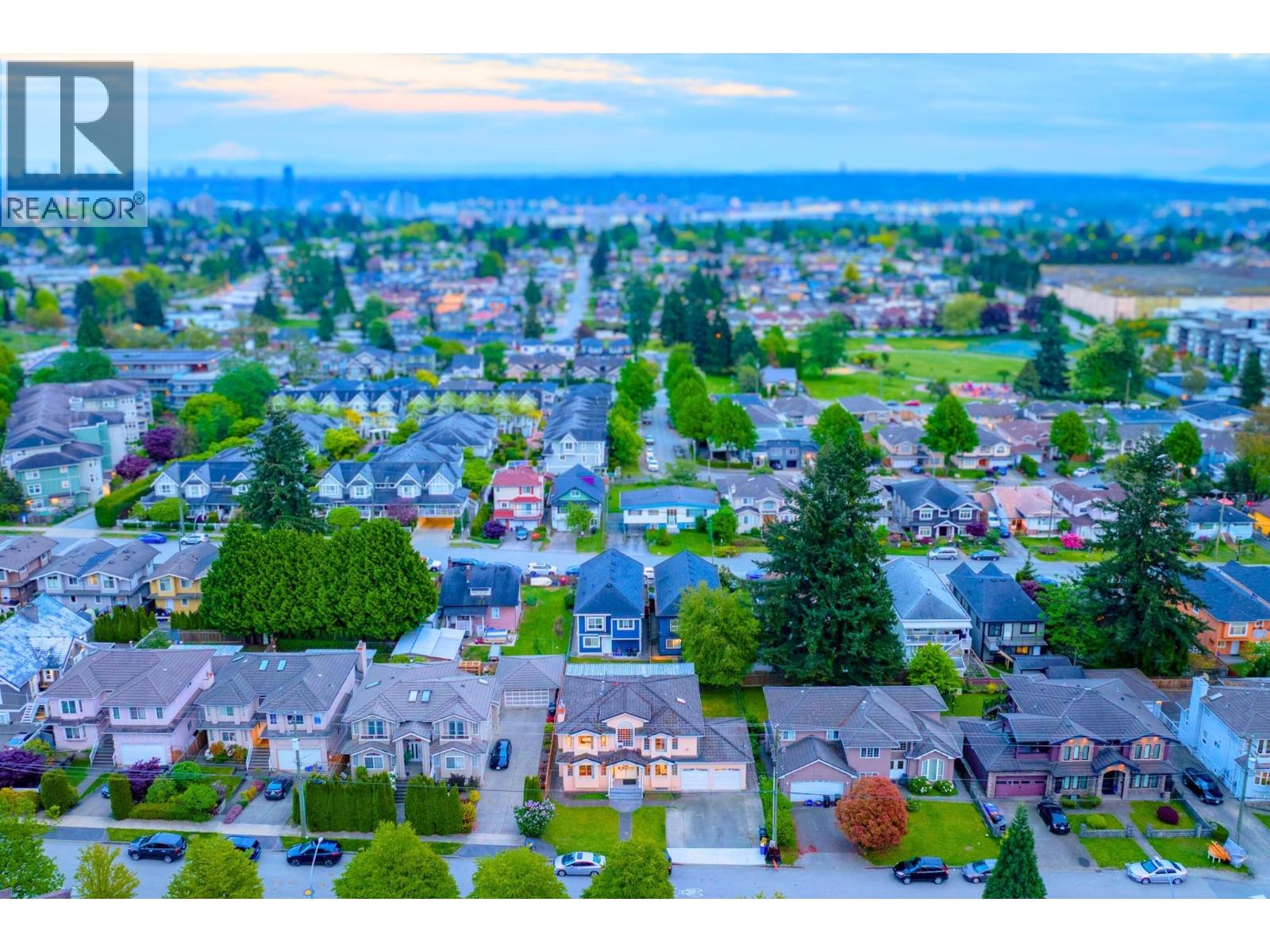 Photo 4 of 7336 16th Avenue, Burnaby BC