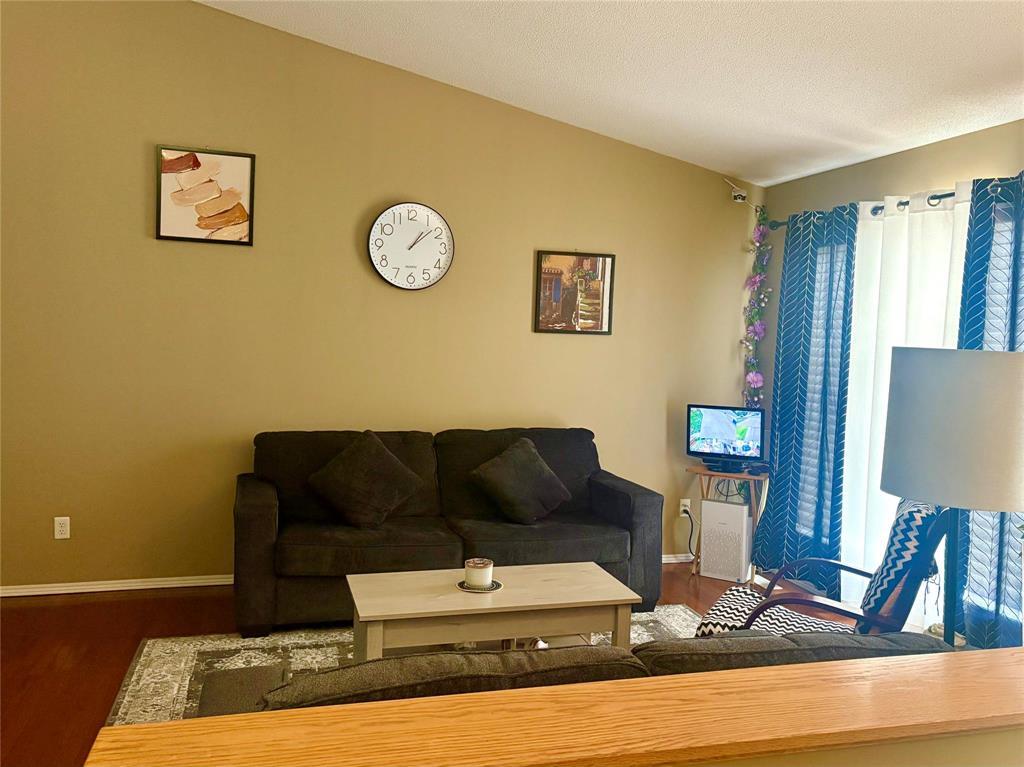 Photo 7 of 102 Filbert Crescent, Winnipeg MB