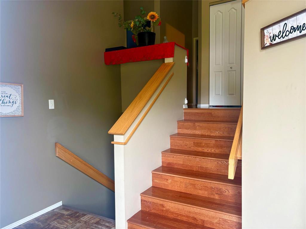Photo 19 of 102 Filbert Crescent, Winnipeg MB