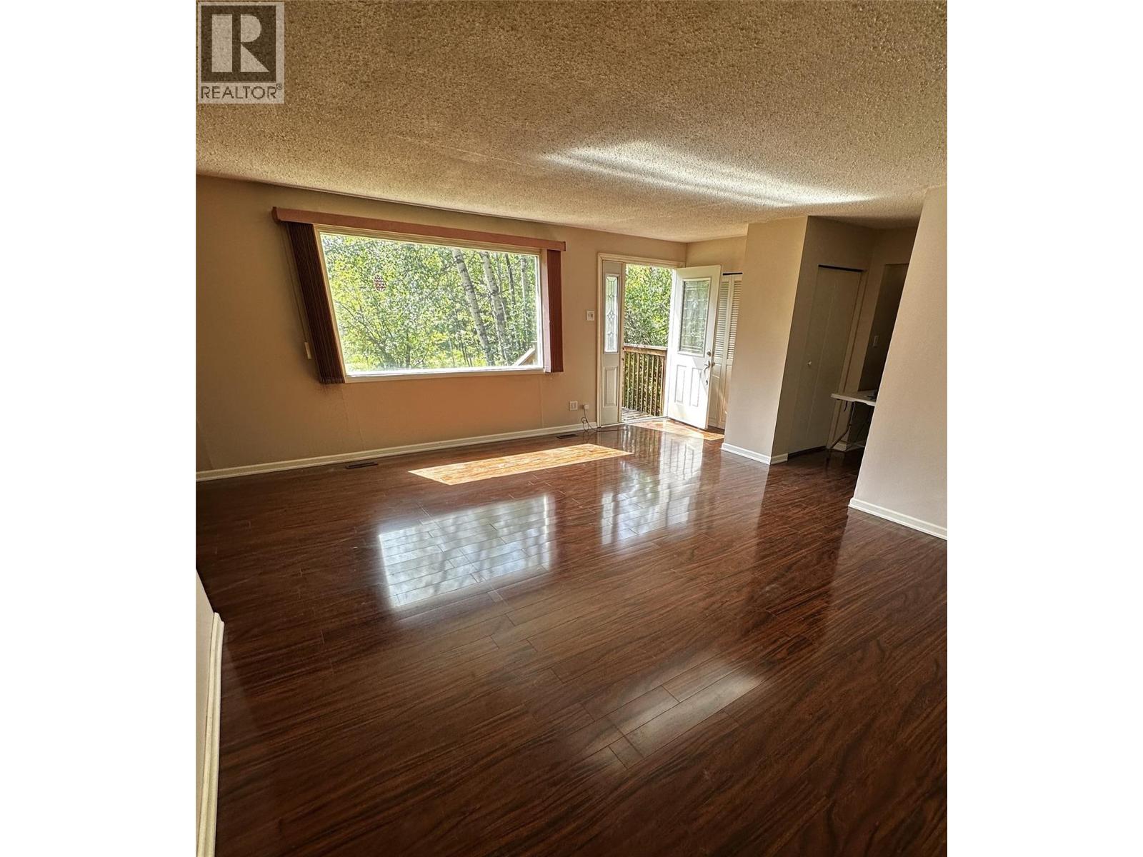 6708 Dokkie Subdivision, Chetwynd