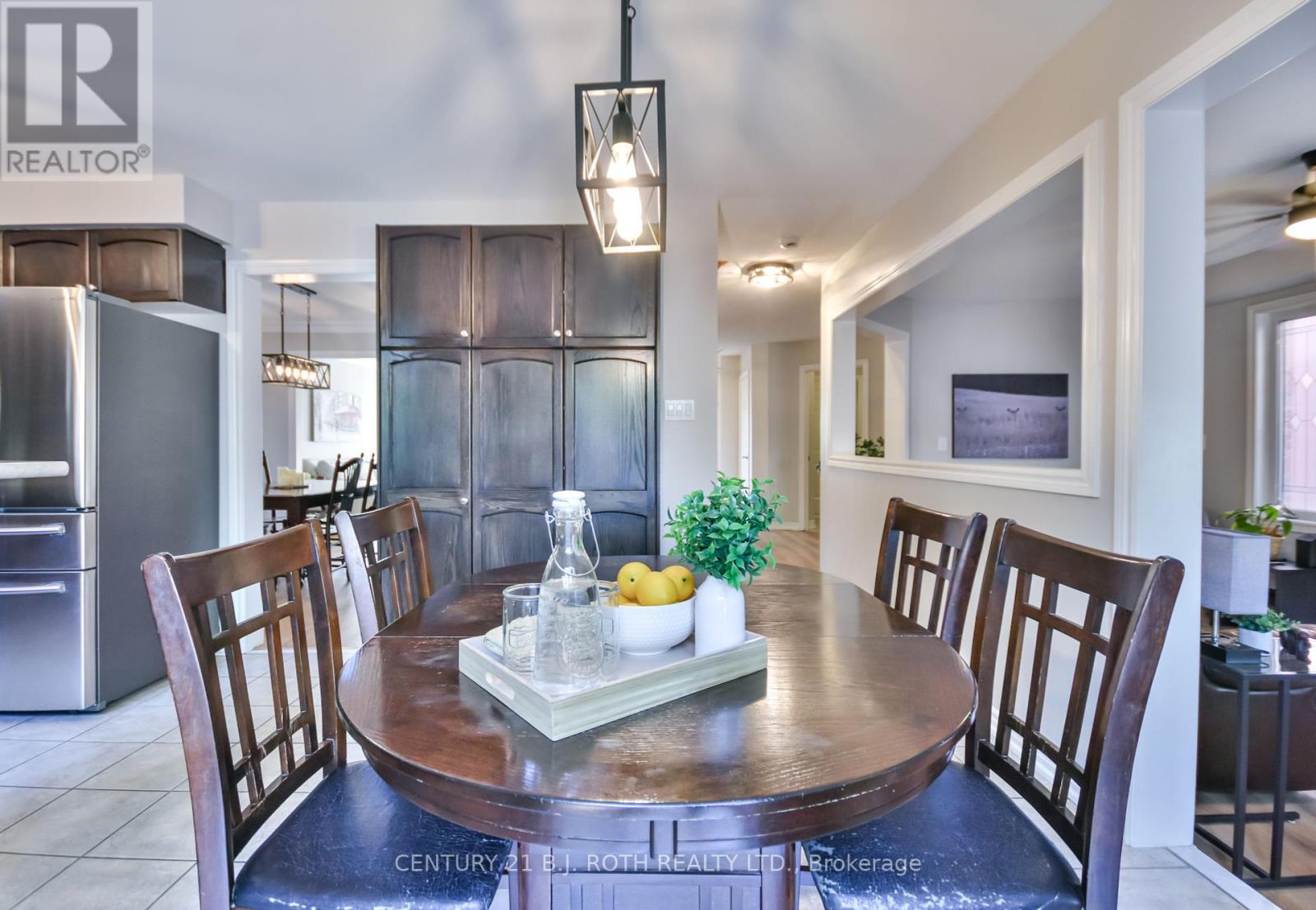 Photo 12 of 28 Shaina Court, Barrie ON