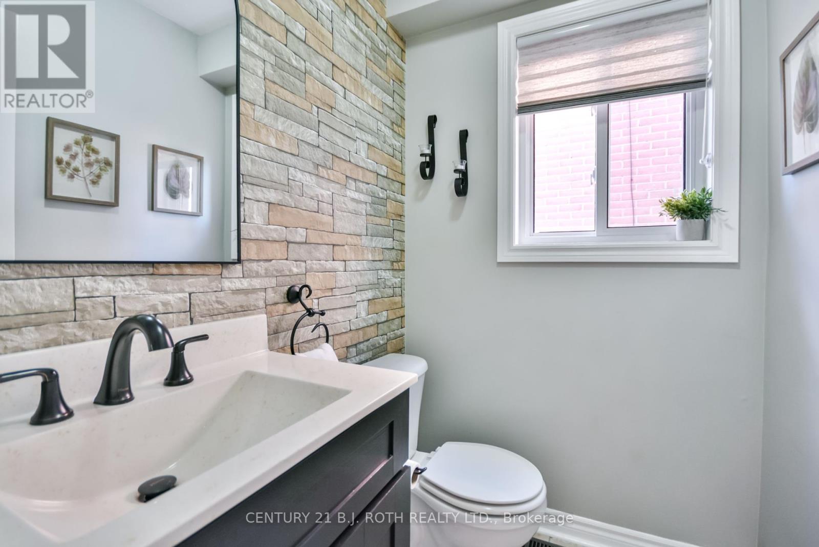 Photo 15 of 28 Shaina Court, Barrie ON