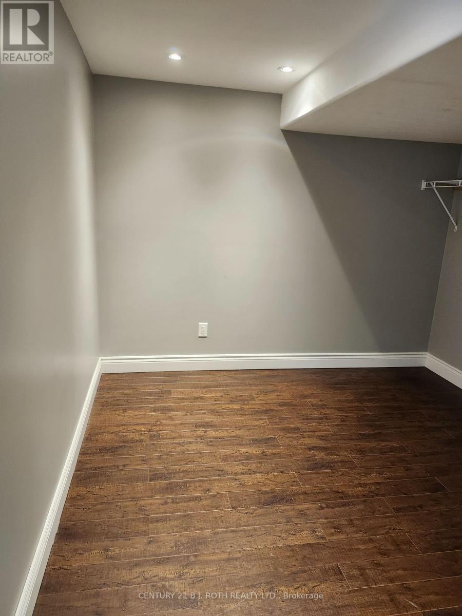 Photo 33 of 28 Shaina Court, Barrie ON